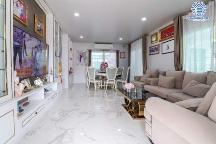 *****บ้านแฝดมือสอง ม.เพอร์เฟคพาร์ค แจ้งวัฒนะ-ปากเกร็ด เนื้อที่ 39 ตร.ว. ฟังก์ชัน 3 ห้องนอน 3 ห้องน้ำ จอดรถได้ 2 คัน รองรับทุกการอยู่อาศัย แถมฟรีทันที แอร์ 5 เครื่อง เครื่องทำน้ำอุ่น 1 เครื่อง และเครื่องดูดควัน 1 เครื่อง บนทำเลศักยภาพ ใกล้เซ็นทรัลแจ้งวัฒนะ รถไฟฟ้าสายสีชมพู "สถานีปากเกร็ด" และเชื่อมสู่แจ้งวัฒนะและทางด่วน เพียง 5 นาที